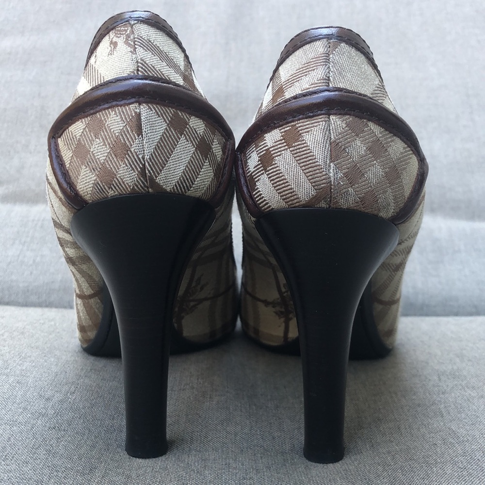 BURBERRY Signature Plaid Loafer Pump - Picture 8 of 12